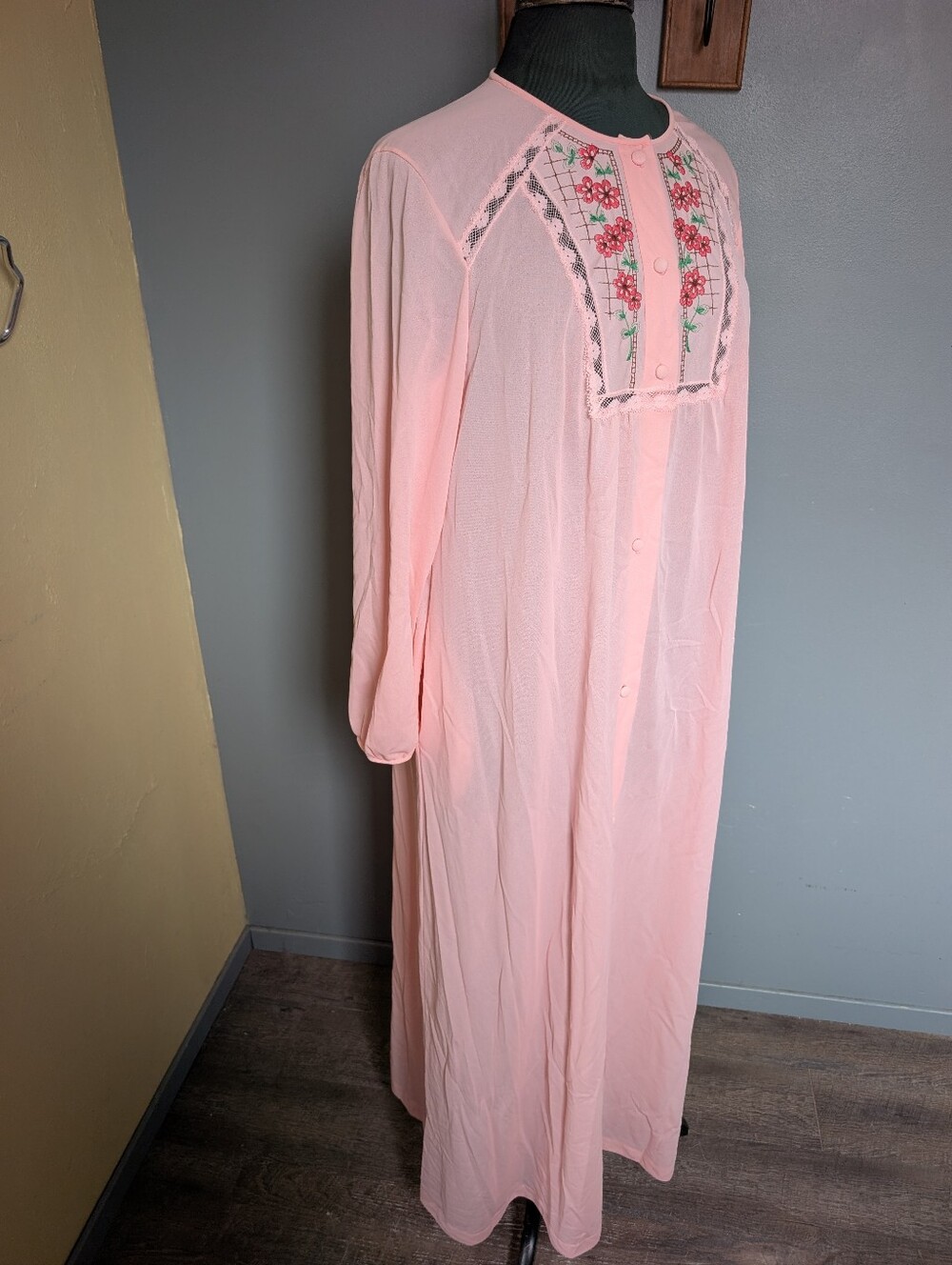Vintage Lightweight Women's Pink Embroidered Long Nightgown
